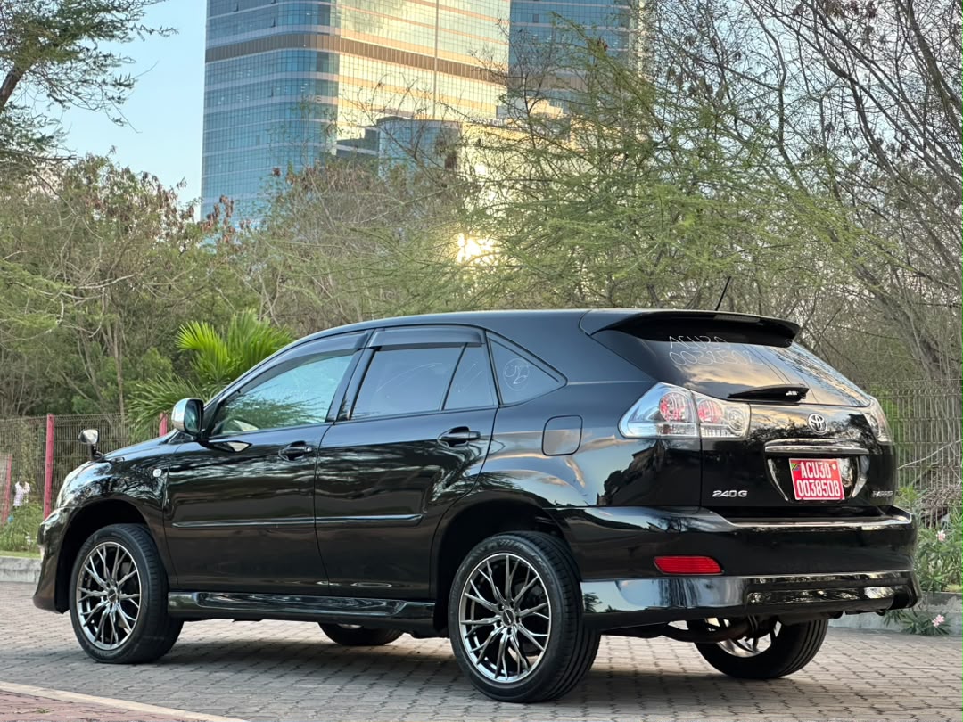 TOYOTA HARRIER thumbnail 2